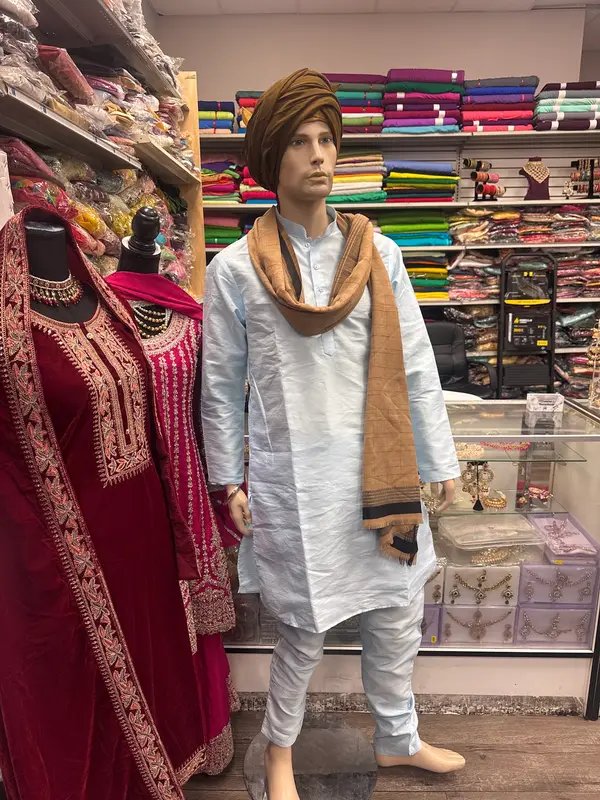 Kurta-pajama with shawl on a mannequin in the shop